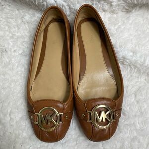 Michael Kors Fulton leather tan slip on flats with gold tone logo accent SZ7.5M